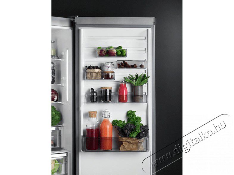 AEG SCE819E5TS be&eacute;p&iacute;thető alulfagyaszt&oacute;s hűtőszekr&eacute;ny Konyhai term&eacute;kek - Hűtő, fagyaszt&oacute; (be&eacute;p&iacute;thető) - Alulfagyaszt&oacute;s kombin&aacute;lt hűtő - 373708