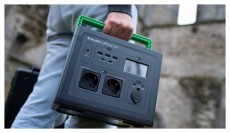 APC PPS330-GR OffGrid 330 332Wh L&iacute;tium-ion 230V hordozhat&oacute; akkumul&aacute;tor &aacute;llom&aacute;s Aut&oacute;hifi / Aut&oacute; felszerel&eacute;s - Aut&oacute;s / aut&oacute;hifi kieg&eacute;sz&iacute;tő - Aut&oacute; akkumul&aacute;tor t&ouml;ltő - 514242