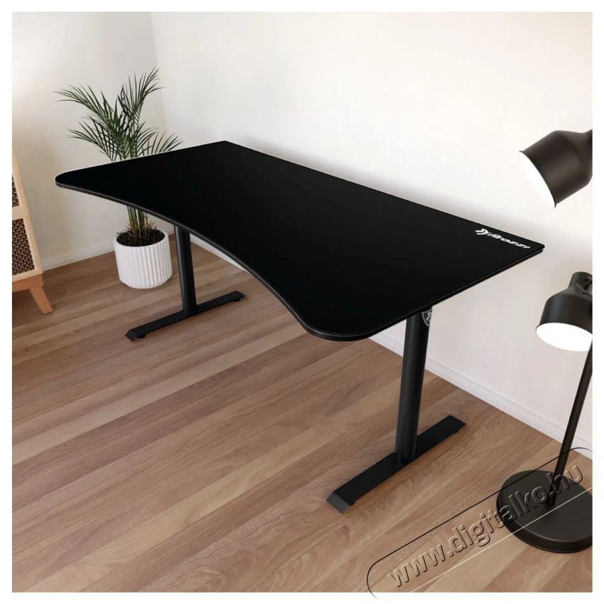 Arozzi Arena Pure Black Iroda &eacute;s sz&aacute;m&iacute;t&aacute;stechnika - Egy&eacute;b sz&aacute;m&iacute;t&aacute;stechnikai term&eacute;k - 530775