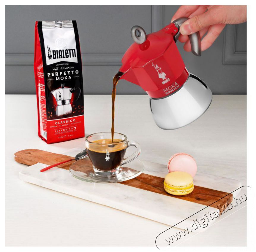 Bialetti New Moka Induction 2 adag piros Konyhai term&eacute;kek - K&aacute;v&eacute;főző / k&aacute;v&eacute;&ouml;rlő / kieg&eacute;sz&iacute;tő - Kotyog&oacute; k&aacute;v&eacute;főző - 524344
