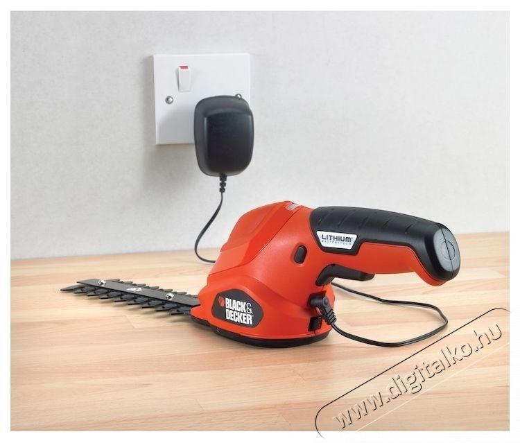 Black & Decker GSL300-QW Akkus s&ouml;v&eacute;nyv&aacute;g&oacute;, 3.6V, 15cm, 1,1Ah H&aacute;ztart&aacute;s / Otthon / K&uuml;lt&eacute;r - K&uuml;lt&eacute;r / kerti term&eacute;k / grill - S&ouml;v&eacute;ny / k&eacute;zi fű &eacute;s lomb v&aacute;g&oacute; - 534913
