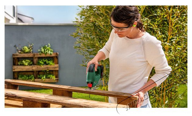 Bosch EasySaw 18V-70 akkumul&aacute;toros besz&uacute;r&oacute;fűr&eacute;sz H&aacute;ztart&aacute;s / Otthon / K&uuml;lt&eacute;r - Szersz&aacute;m - K&ouml;r / dekop&iacute;r / sz&uacute;r&oacute; fűr&eacute;sz - 415511