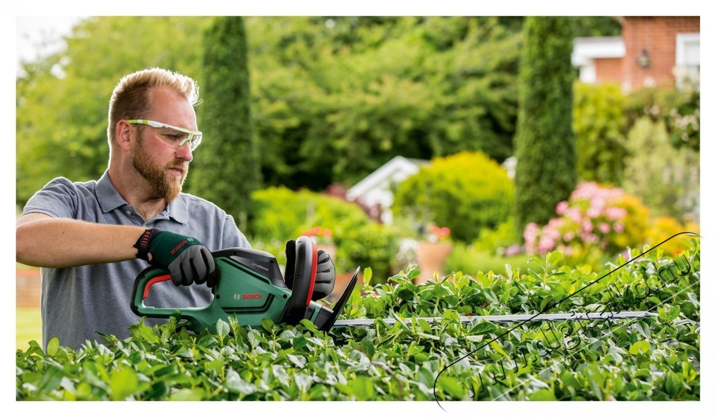 Bosch UniversalHedgeCut s&ouml;v&eacute;nyv&aacute;g&oacute; 06008C0703, 480 W, 60 cm-es pengehossz, 30 mm-es fogny&iacute;l&aacute;s, 3400 &uuml;t&eacute;s / perc H&aacute;ztart&aacute;s / Otthon / K&uuml;lt&eacute;r - K&uuml;lt&eacute;r / kerti term&eacute;k / grill - S&ouml;v&eacute;ny / k&eacute;zi fű &eacute;s lomb v&aacute;g&oacute; - 535074