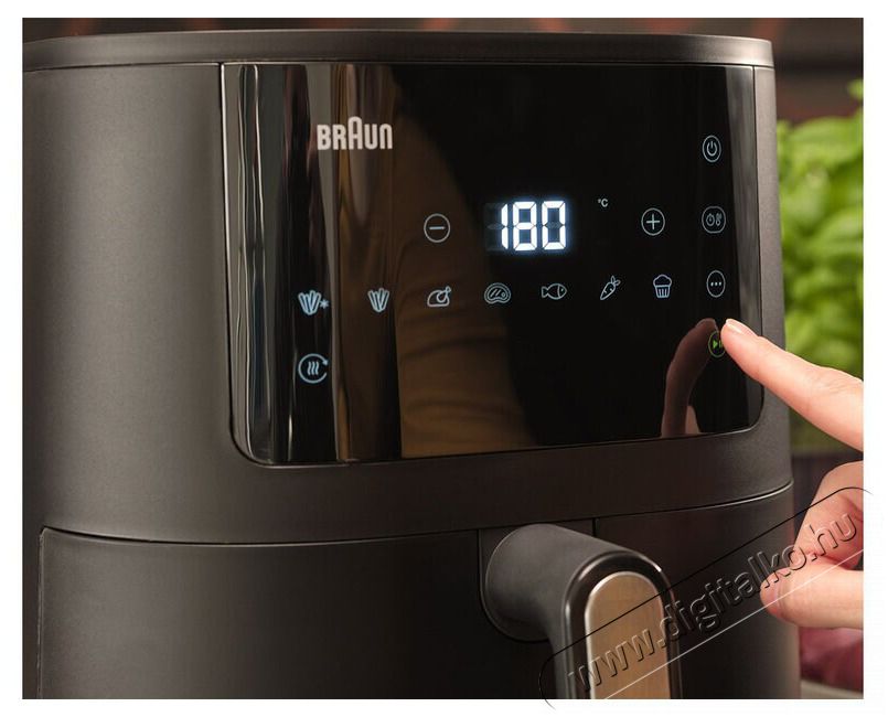 BRAUN MultiFry 3 HF3030 fekete forr&oacute;levegős s&uuml;tő Konyhai term&eacute;kek - Konyhai kisg&eacute;p (s&uuml;t&eacute;s / főz&eacute;s / hűt&eacute;s / &eacute;telk&eacute;sz&iacute;t&eacute;s) - L&eacute;gkever&eacute;ses főzőg&eacute;p / elektromos kukta / multifunkci&oacute;s s&uuml;tő - 505118