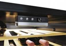 Candy CWC 154 EEL borhűtő Konyhai term&eacute;kek - Hűtő, fagyaszt&oacute; (szabadon&aacute;ll&oacute;) - Borhűtő - 346632