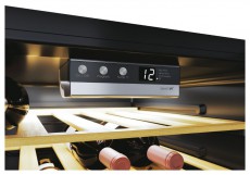 Candy CWC 154 EEL/N Borhűtő Konyhai term&eacute;kek - Hűtő, fagyaszt&oacute; (szabadon&aacute;ll&oacute;) - Borhűtő - 370259