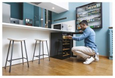 Candy CWC 154 EEL/N Borhűtő Konyhai term&eacute;kek - Hűtő, fagyaszt&oacute; (szabadon&aacute;ll&oacute;) - Borhűtő - 370259