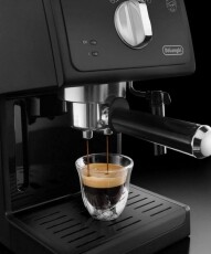 Delonghi ECP31.21 eszpressz&oacute; k&aacute;v&eacute;főző - fekete Konyhai term&eacute;kek - K&aacute;v&eacute;főző / k&aacute;v&eacute;&ouml;rlő / kieg&eacute;sz&iacute;tő - Pressz&oacute; k&aacute;v&eacute;főző - 346964