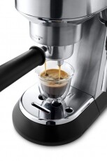 Delonghi EC 685.M Dedica Style k&aacute;v&eacute;főző Konyhai term&eacute;kek - K&aacute;v&eacute;főző / k&aacute;v&eacute;&ouml;rlő / kieg&eacute;sz&iacute;tő - Pressz&oacute; k&aacute;v&eacute;főző - 322278