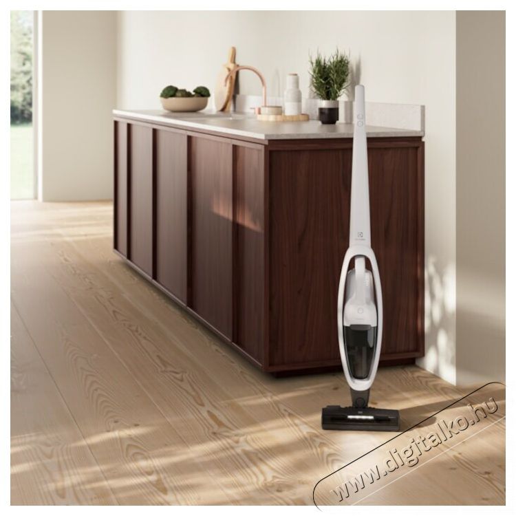 Electrolux ES52CB18SH Clean 500 vezet&eacute;k n&eacute;lk&uuml;li &aacute;ll&oacute; porsz&iacute;v&oacute; H&aacute;ztart&aacute;s / Otthon / K&uuml;lt&eacute;r - Porsz&iacute;v&oacute; / takar&iacute;t&oacute;g&eacute;p - K&eacute;zi / &aacute;ll&oacute; porsz&iacute;v&oacute; - 495936