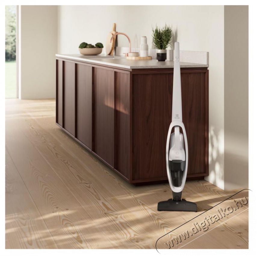 Electrolux ES31CB18SH 300 Clean &Aacute;ll&oacute; porsz&iacute;v&oacute; H&aacute;ztart&aacute;s / Otthon / K&uuml;lt&eacute;r - Porsz&iacute;v&oacute; / takar&iacute;t&oacute;g&eacute;p - K&eacute;zi / &aacute;ll&oacute; porsz&iacute;v&oacute; - 498139