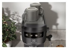 Electrolux E6EC1-6BST Explore 6 pressz&oacute; k&aacute;v&eacute;főző Konyhai term&eacute;kek - K&aacute;v&eacute;főző / k&aacute;v&eacute;&ouml;rlő / kieg&eacute;sz&iacute;tő - Pressz&oacute; k&aacute;v&eacute;főző - 501013