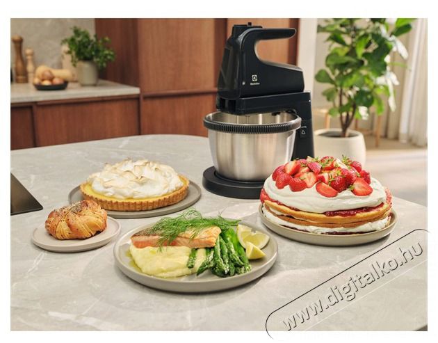Electrolux ESM4B 500 fekete t&aacute;las mixer Konyhai term&eacute;kek - Konyhai kisg&eacute;p (elők&eacute;sz&iacute;t&eacute;s / feldolgoz&aacute;s) - T&aacute;las mixer - 502548
