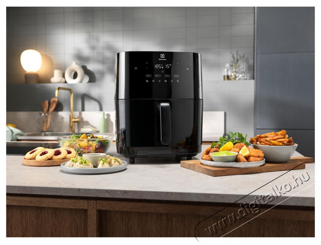 Electrolux EAF7SB 800 fekete 7 L gőzfunkci&oacute;s forr&oacute;levegős s&uuml;tő Konyhai term&eacute;kek - Konyhai kisg&eacute;p (s&uuml;t&eacute;s / főz&eacute;s / hűt&eacute;s / &eacute;telk&eacute;sz&iacute;t&eacute;s) - L&eacute;gkever&eacute;ses főzőg&eacute;p / elektromos kukta / multifunkci&oacute;s s&uuml;tő - 495846