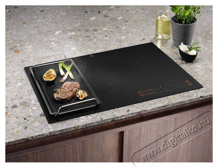 Electrolux SenseBoil&Fry 800 SaphirMatt EIS87453IZ Konyhai term&eacute;kek - S&uuml;tő-főzőlap, tűzhely (be&eacute;p&iacute;thető) - Indukci&oacute;s főzőlap (be&eacute;p&iacute;thető) - 515367