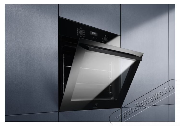 Electrolux EOD5H70BZ, Be&eacute;p&iacute;thető elektromos s&uuml;tő, 65 l, AquaClean, 9 funkci&oacute;s, Wi-fi csatlakoz&aacute;s, SteamBake, Grill, A energiaoszt&aacute;ly, Fekete Konyhai term&eacute;kek - S&uuml;tő-főzőlap, tűzhely (be&eacute;p&iacute;thető) - S&uuml;tő (be&eacute;p&iacute;thető) - 537780