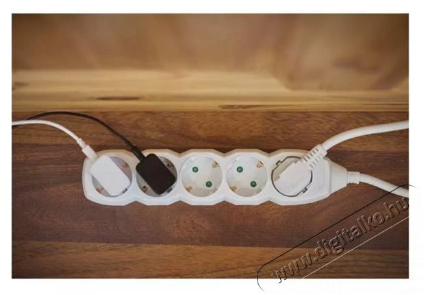 Emos P0521R 5 aljzat 1,5m&eacute;ter 1,5mm2 kapcsol&oacute; n&eacute;lk&uuml;li feh&eacute;r hosszabb&iacute;t&oacute; H&aacute;ztart&aacute;s / Otthon / K&uuml;lt&eacute;r - Vil&aacute;g&iacute;t&aacute;s / elektromoss&aacute;g - H&aacute;l&oacute;zati eloszt&oacute; / hosszabb&iacute;t&oacute; / adapter - 387335