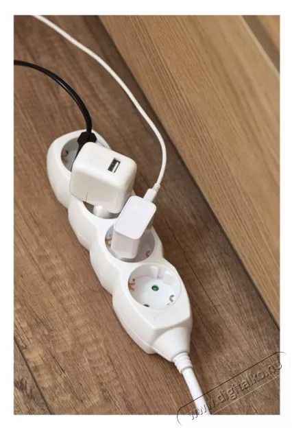 Emos P0421R 4 aljzat 1,5m&eacute;ter 1,5mm2 kapcsol&oacute; n&eacute;lk&uuml;li feh&eacute;r hosszabb&iacute;t&oacute; H&aacute;ztart&aacute;s / Otthon / K&uuml;lt&eacute;r - Vil&aacute;g&iacute;t&aacute;s / elektromoss&aacute;g - H&aacute;l&oacute;zati eloszt&oacute; / hosszabb&iacute;t&oacute; / adapter - 398880