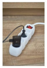 Emos P1423R 4 aljzat 3m&eacute;ter 1,5mm2 kapcsol&oacute;s hosszabb&iacute;t&oacute; H&aacute;ztart&aacute;s / Otthon / K&uuml;lt&eacute;r - Vil&aacute;g&iacute;t&aacute;s / elektromoss&aacute;g - H&aacute;l&oacute;zati eloszt&oacute; / hosszabb&iacute;t&oacute; / adapter - 398881