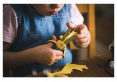 FISKARS 13 cm - m&eacute;hecske gyermekoll&oacute; Konyhai term&eacute;kek - Konyhai eszk&ouml;z - K&eacute;s / oll&oacute; - 507501