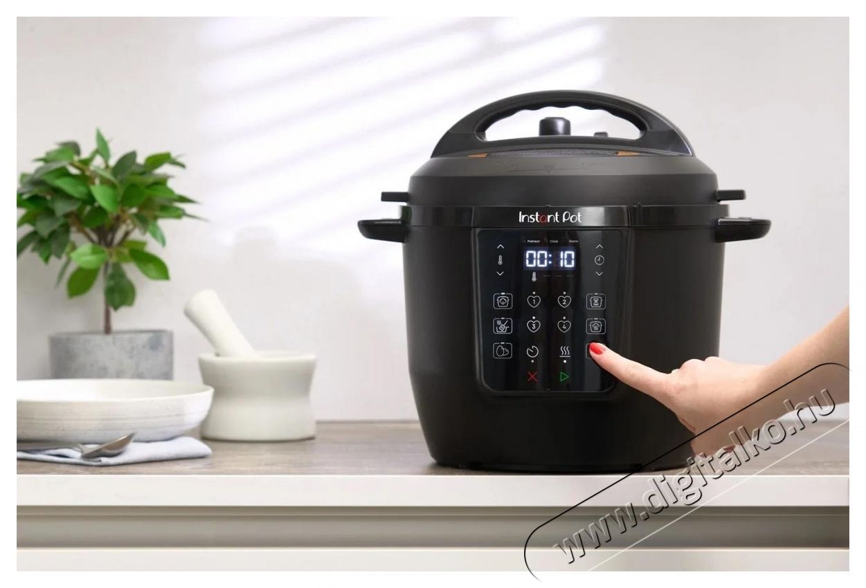 Instant Pot Classic (5,7 L) multifunkci&oacute;s főzőg&eacute;p Konyhai term&eacute;kek - Konyhai kisg&eacute;p (s&uuml;t&eacute;s / főz&eacute;s / hűt&eacute;s / &eacute;telk&eacute;sz&iacute;t&eacute;s) - L&eacute;gkever&eacute;ses főzőg&eacute;p / elektromos kukta / multifunkci&oacute;s s&uuml;tő - 530977