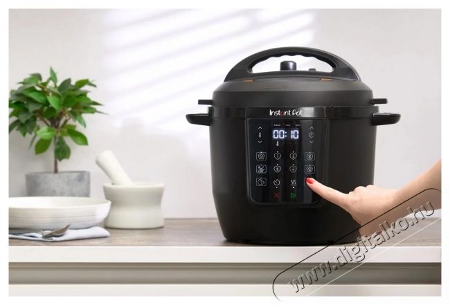 Instant Pot Classic (5,7 L) multifunkci&oacute;s főzőg&eacute;p Konyhai term&eacute;kek - Konyhai kisg&eacute;p (s&uuml;t&eacute;s / főz&eacute;s / hűt&eacute;s / &eacute;telk&eacute;sz&iacute;t&eacute;s) - L&eacute;gkever&eacute;ses főzőg&eacute;p / elektromos kukta / multifunkci&oacute;s s&uuml;tő - 530977