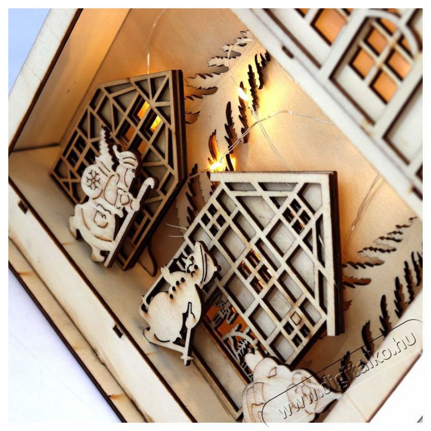 Iris Kar&aacute;csonyi h&aacute;z alak&uacute; 23,5x29cm/meleg feh&eacute;r LED-es fa f&eacute;nydekor&aacute;ci&oacute; H&aacute;ztart&aacute;s / Otthon / K&uuml;lt&eacute;r - Vil&aacute;g&iacute;t&aacute;s / elektromoss&aacute;g - Hangulat teremtő vil&aacute;g&iacute;t&aacute;s - 389026