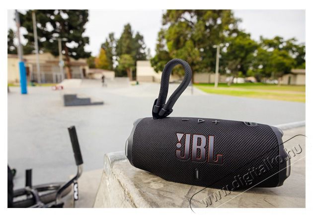 JBL Charge 6 Bluetooth hangsz&oacute;r&oacute; fekete Audio-Video / Hifi / Multim&eacute;dia - Hordozhat&oacute;, vezet&eacute;k n&eacute;lk&uuml;li / bluetooth hangsug&aacute;rz&oacute; - Hordozhat&oacute;, vezet&eacute;k n&eacute;lk&uuml;li / bluetooth hangsug&aacute;rz&oacute; - 505167