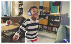 JBL JR 320 BT vezet&eacute;k n&eacute;lk&uuml;li k&eacute;k gyermek fejhallgat&oacute; Audio-Video / Hifi / Multim&eacute;dia - F&uuml;l &eacute;s Fejhallgat&oacute;k - Fejhallgat&oacute; - 514457