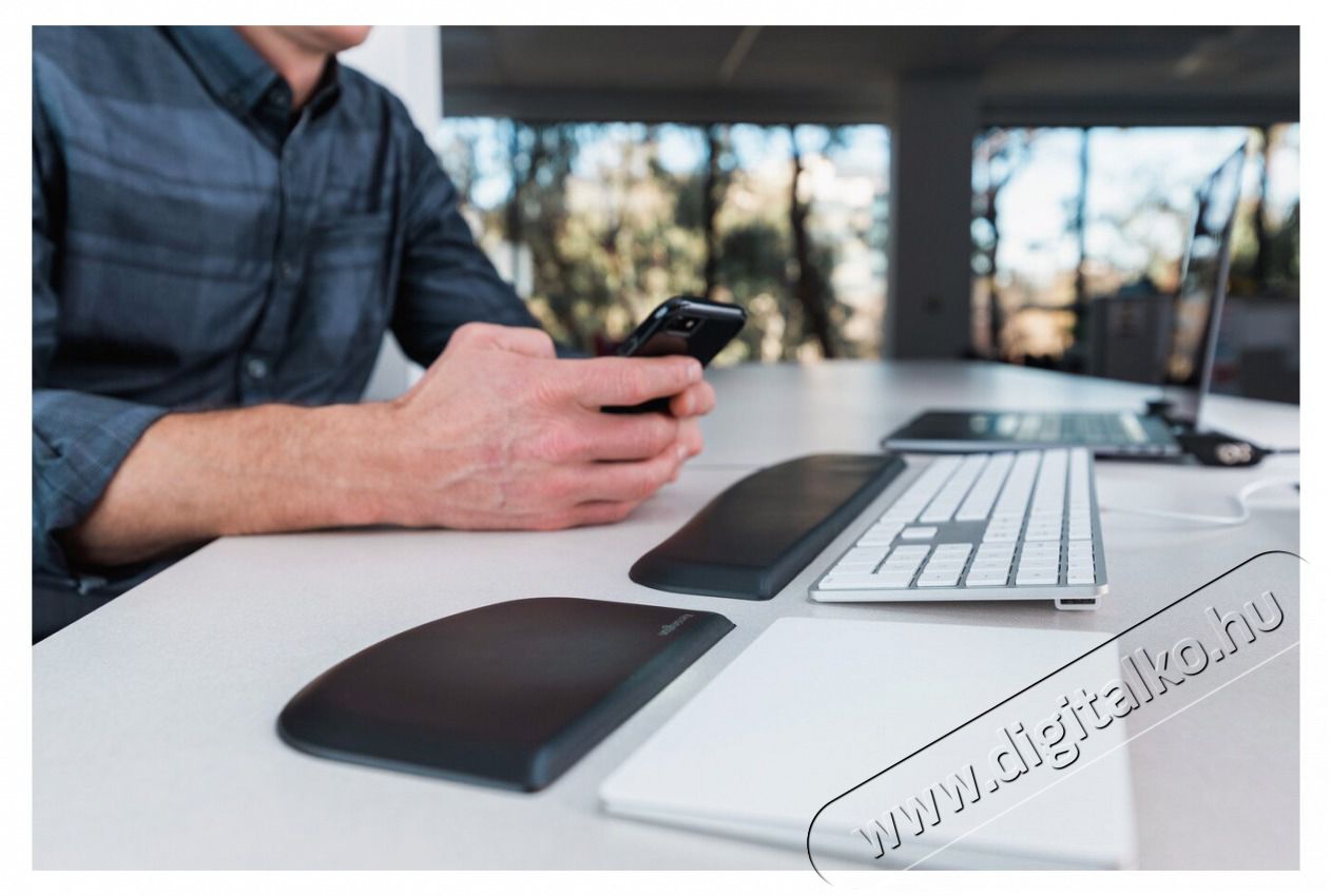 Kensington 10 mm fekete zsel&eacute;s billentyűzet csukl&oacute;t&aacute;masz Iroda &eacute;s sz&aacute;m&iacute;t&aacute;stechnika - Egy&eacute;b sz&aacute;m&iacute;t&aacute;stechnikai term&eacute;k - 396520