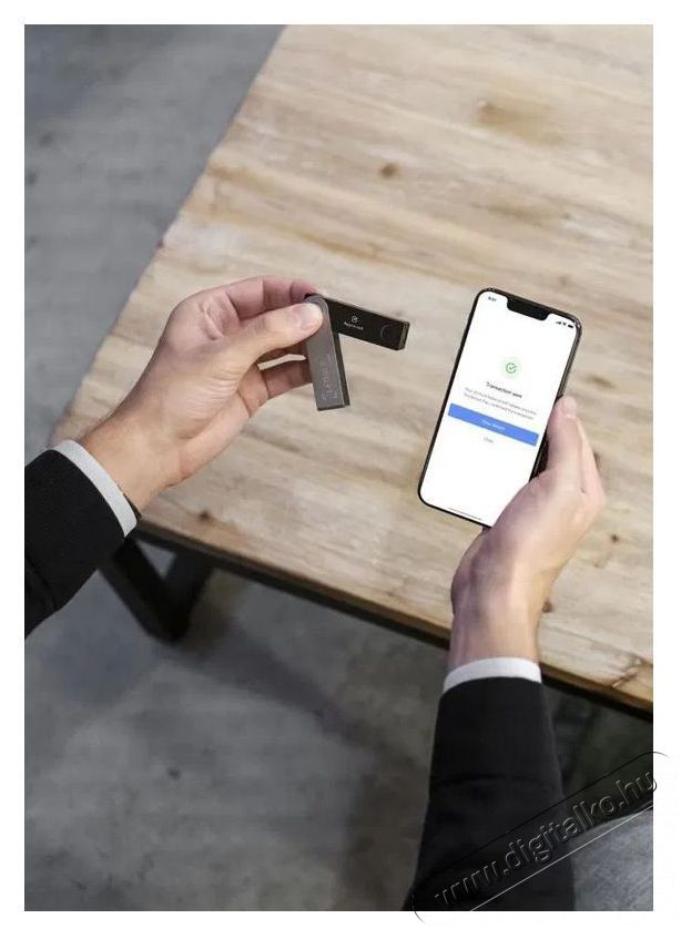 Ledger Nano X Onyx Black Crypto Hardware Wallet Iroda &eacute;s sz&aacute;m&iacute;t&aacute;stechnika - Egy&eacute;b sz&aacute;m&iacute;t&aacute;stechnikai term&eacute;k - 529000