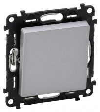 Legrand 752301 Valena Life aluminium egyp&oacute;lus&uacute; kapcsol&oacute; 10 AX H&aacute;ztart&aacute;s / Otthon / K&uuml;lt&eacute;r - Vil&aacute;g&iacute;t&aacute;s / elektromoss&aacute;g - H&aacute;l&oacute;zati eloszt&oacute; / hosszabb&iacute;t&oacute; / adapter - 392437