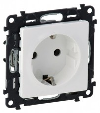 Legrand 753124 Valena Life feh&eacute;r 2P+F csatlakoz&oacute;aljzat gyermekv&eacute;delemmel H&aacute;ztart&aacute;s / Otthon / K&uuml;lt&eacute;r - Vil&aacute;g&iacute;t&aacute;s / elektromoss&aacute;g - H&aacute;l&oacute;zati eloszt&oacute; / hosszabb&iacute;t&oacute; / adapter - 392334