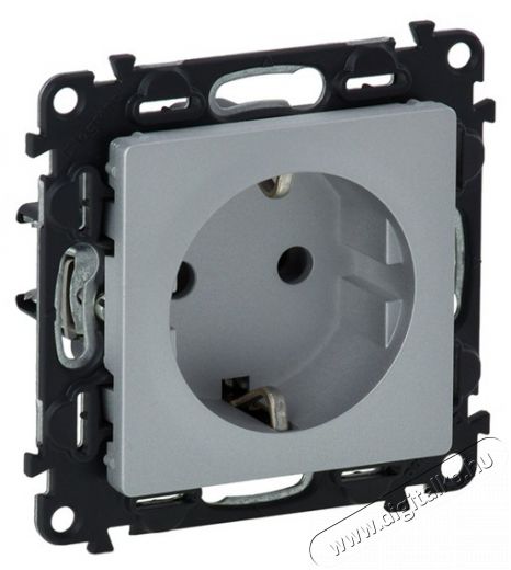 Legrand 753320 Valena Life aluminium 2P+F csatlakoz&oacute;aljzat gyermekv&eacute;delemmel H&aacute;ztart&aacute;s / Otthon / K&uuml;lt&eacute;r - Vil&aacute;g&iacute;t&aacute;s / elektromoss&aacute;g - H&aacute;l&oacute;zati eloszt&oacute; / hosszabb&iacute;t&oacute; / adapter - 392339