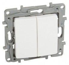 Legrand 764502 Nilo&eacute; feh&eacute;r kettős v&aacute;lt&oacute;kapcsol&oacute; H&aacute;ztart&aacute;s / Otthon / K&uuml;lt&eacute;r - Vil&aacute;g&iacute;t&aacute;s / elektromoss&aacute;g - H&aacute;l&oacute;zati eloszt&oacute; / hosszabb&iacute;t&oacute; / adapter - 392150