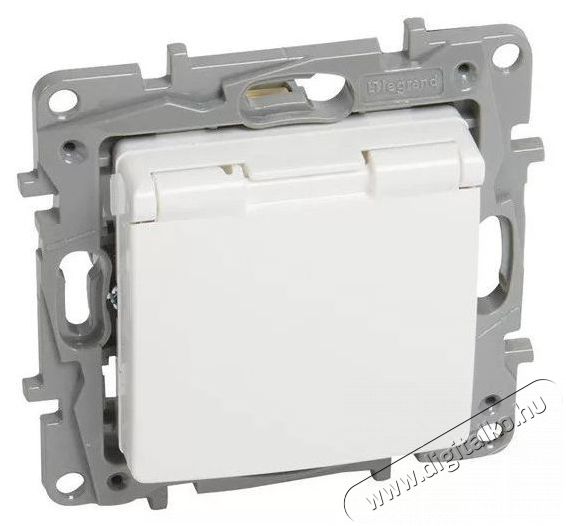 Legrand 764532 Nilo&eacute; csap&oacute;fedeles gyermekv&eacute;delemmel feh&eacute;r 2P+F aljzat H&aacute;ztart&aacute;s / Otthon / K&uuml;lt&eacute;r - Vil&aacute;g&iacute;t&aacute;s / elektromoss&aacute;g - H&aacute;l&oacute;zati eloszt&oacute; / hosszabb&iacute;t&oacute; / adapter - 392170