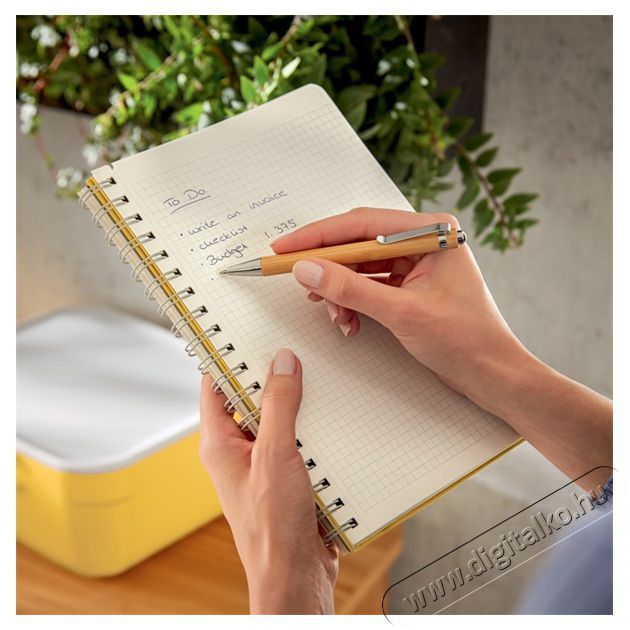 Leitz COSY Soft touch B5 meleg s&aacute;rga kock&aacute;s spir&aacute;lf&uuml;zet Iroda &eacute;s sz&aacute;m&iacute;t&aacute;stechnika - Egy&eacute;b sz&aacute;m&iacute;t&aacute;stechnikai term&eacute;k - 396182