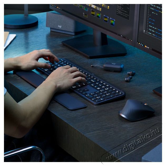 Logitech MX Keys S l&eacute;zergrav&iacute;rozott magyar kioszt&aacute;s&uacute; grafitsz&uuml;rke vezet&eacute;k n&eacute;lk&uuml;li billentyűzet Iroda &eacute;s sz&aacute;m&iacute;t&aacute;stechnika - Billentyűzet / billentyűzet szett - Vezet&eacute;k n&eacute;lk&uuml;li - 507969