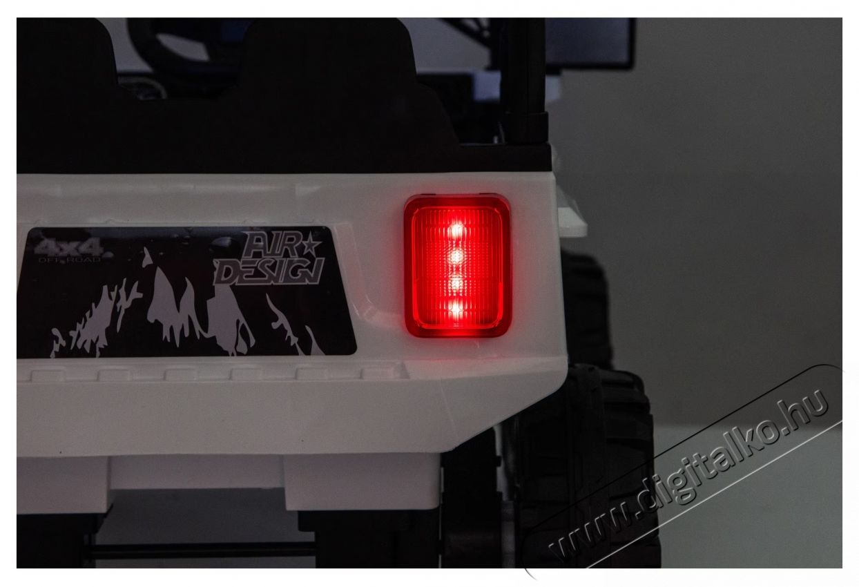 Mappy Go 4x4 elektromos gyerekaut&oacute;, t&aacute;vir&aacute;ny&iacute;t&oacute;val, 105 x 65 x 58 cm, Feh&eacute;r H&aacute;ztart&aacute;s / Otthon / K&uuml;lt&eacute;r - J&aacute;t&eacute;k / Sport - Elektromos be&uuml;lős j&aacute;rmű - 540680