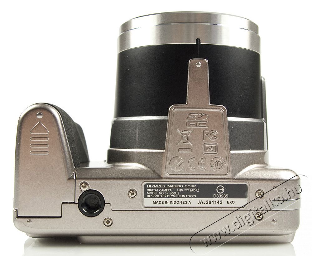 Olympus SP-800 UZ ez&uuml;st-kamera F&eacute;nyk&eacute;pezőg&eacute;p / kamera - Ultrazoom f&eacute;nyk&eacute;pezőg&eacute;p - K&ouml;zepes m&eacute;retű - 252418