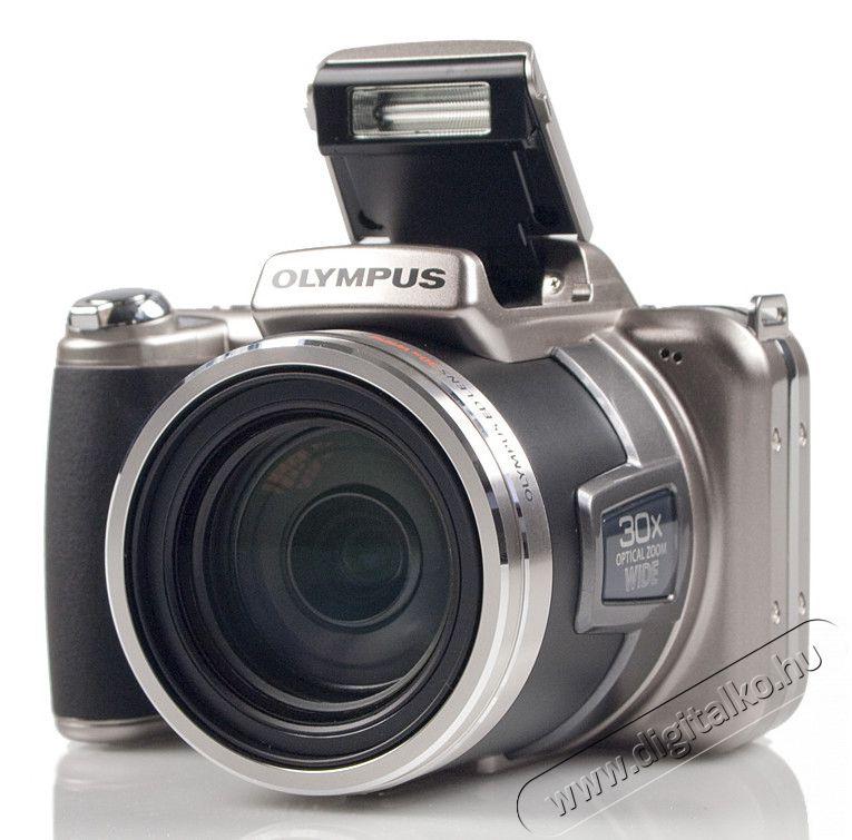 Olympus SP-800 UZ ez&uuml;st-kamera F&eacute;nyk&eacute;pezőg&eacute;p / kamera - Ultrazoom f&eacute;nyk&eacute;pezőg&eacute;p - K&ouml;zepes m&eacute;retű - 252418