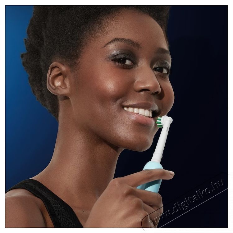 Oral-B Pro elektromos fogkefe k&eacute;szlet, 3D tiszt&iacute;t&aacute;s, 3 program, 1 kefefej, fekete/k&eacute;k, 2 db Sz&eacute;ps&eacute;g&aacute;pol&aacute;s / Eg&eacute;szs&eacute;g - Sz&aacute;j / fog &aacute;pol&aacute;s - Elektromos fogkefe - 531181