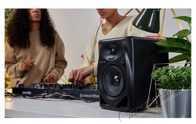 Pioneer DJ DM-40D fekete monitor hangfalp&aacute;r Audio-Video / Hifi / Multim&eacute;dia - Hangfal - Hangfalszett - Studio / zenekari hangfal - 457056