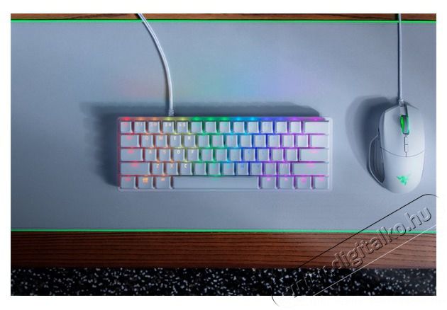Razer Huntsman Mini Mercury Edition (Purple Switch) US RGB gamer billentyűzet Iroda &eacute;s sz&aacute;m&iacute;t&aacute;stechnika - Billentyűzet / billentyűzet szett - Vezet&eacute;kes - 440683