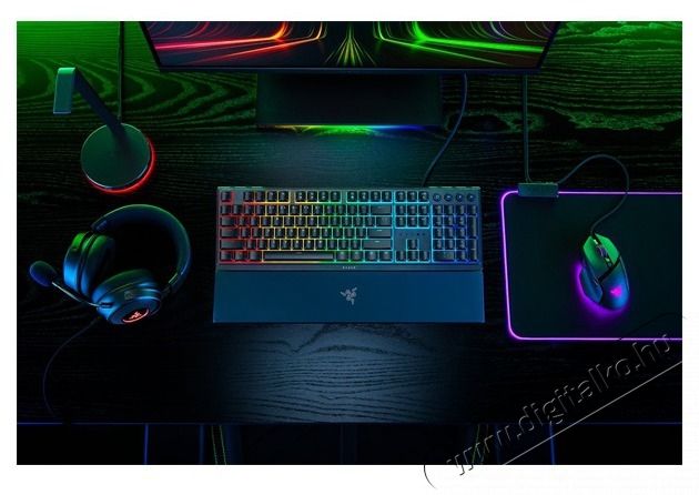 Razer Ornata V3 US RGB fekete gamer billentyűzet Iroda &eacute;s sz&aacute;m&iacute;t&aacute;stechnika - Billentyűzet / billentyűzet szett - Vezet&eacute;kes - 457645