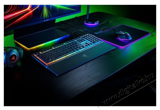 Razer Ornata V3 US RGB fekete gamer billentyűzet Iroda &eacute;s sz&aacute;m&iacute;t&aacute;stechnika - Billentyűzet / billentyűzet szett - Vezet&eacute;kes - 457645
