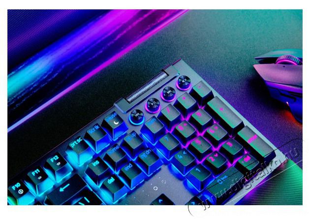 Razer BlackWidow V4 US fekete (green switch) gamer billentyűzet Iroda &eacute;s sz&aacute;m&iacute;t&aacute;stechnika - Billentyűzet / billentyűzet szett - Vezet&eacute;kes - 500106