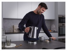 Russell Hobbs 25240-70 Geo Steel v&iacute;zforral&oacute; Konyhai term&eacute;kek - V&iacute;zforral&oacute; / teafőző - 443391