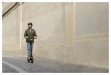 Segway Ninebot KickScooter F2 Plus elektromos roller H&aacute;ztart&aacute;s / Otthon / K&uuml;lt&eacute;r - J&aacute;t&eacute;k / Sport - Roller / segway / g&ouml;rdeszka - 478197