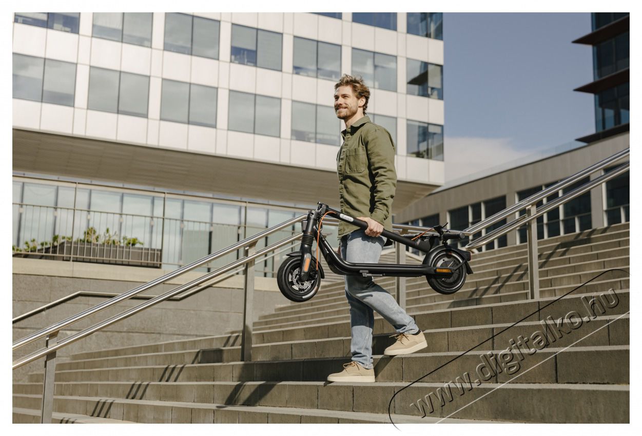 Segway Ninebot KickScooter F2 Plus elektromos roller H&aacute;ztart&aacute;s / Otthon / K&uuml;lt&eacute;r - J&aacute;t&eacute;k / Sport - Roller / segway / g&ouml;rdeszka - 478197